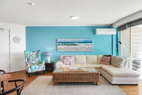 6 Pacific Outlook Modern unit with lovely Ocean Views Pool in Complex Walk to Beach - Image 2