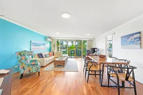 6 Pacific Outlook Modern unit with lovely Ocean Views Pool in Complex Walk to Beach - Image 5