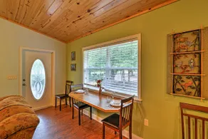 Crystal River Cottage on 1 Acre w/ Deck & Porch! - Image 5