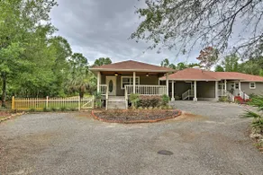 Crystal River Cottage on 1 Acre w/ Deck & Porch! - Image 2