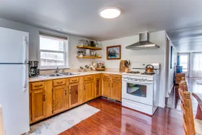 Blackbird Cottage, 2 bed lakefront on Seneca - Image 2