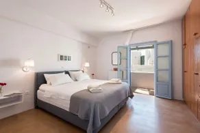 In Heart House - Naousa, Paros - Image 4