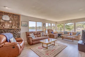 Beauté au bord du lac près de la plage! - Image 2