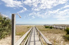 Charming home w private beach walkway - K007 - Image 4