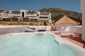 Penthouse in Istán; Jacuzzi; sea and lake view - Image 4