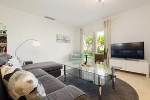 Sea view, private garden, jacuzzi and garage - Image 3