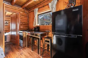 Stanley Stays - The Wall Street Cabin - Image 5