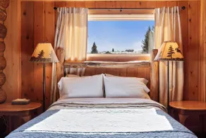 Stanley Stays - The Wall Street Cabin - Image 4