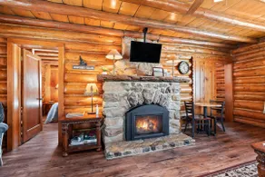 Stanley Stays - The Wall Street Cabin - Image 2