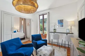 Private Suite für zwei Personen mit beheiztem Pool und Parkplatz abseits der Straße - Image 3