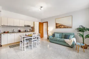 Petalo Bianco: 100m from Lake, Parking and Balcony - Happy Rentals - Image 4