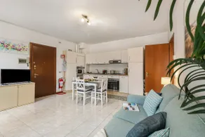 Petalo Bianco: 100m from Lake, Parking and Balcony - Happy Rentals - Image 3