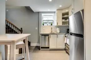 Pro Cleaned & Isolated West Loop Coach House - Image 4