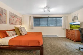 Convenient Location in Seattle's U District - Image 4