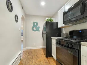 Fun & Charming 1BR Apt near Drake - Image 5