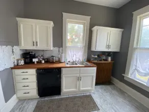 Spacious 3BR | King Bed, Kitchen, Central Location - Image 5