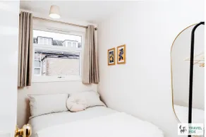 Alice's Central Stay: Parking + Close to the Motor Point Arena - Image 3