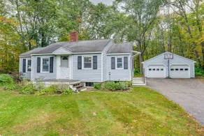 Near Beach: Coastal Maine Getaway w/ Yard - Image 3