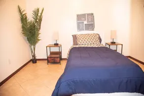 3BD 2BT town suite minutes away Medical Center - Image 3