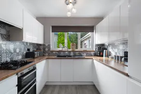 Casa vacacional con jardín y barbacoa | Vistas al jardín - Image 4