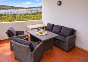 Apt with views over Valle Romano Golf Estepona - Image 2