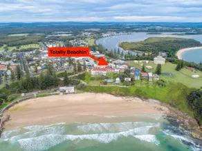 Totally Beachin' Two bed, prime holiday location walk to everything! - Image 4