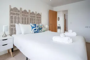 The Penthouse - 3 Bedroom Apartment - Llanelli - Image 4