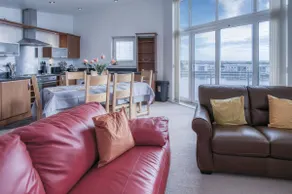 The Penthouse - 3 Bedroom Apartment - Llanelli - Image 2