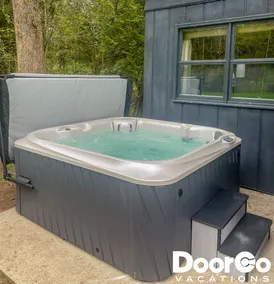 Secluded Cabin! Hot Tub, Lake Access, Arcade RM! - Image 2