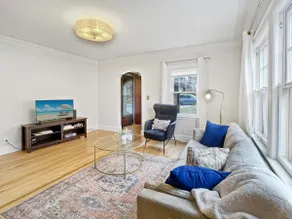 Modern 3BR Duplex – Side A • Near Drake University - Image 5