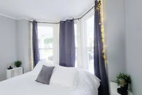 Pet Friendly 2 Bd Apt w/backyard near Downtown - Image 3
