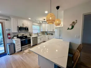 Rancher By the Bay - 1 Floor Living - Image 1