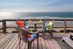 Retro Beach Cottage|Fenced Yard|Ocean View|Hot Tub - Image 2