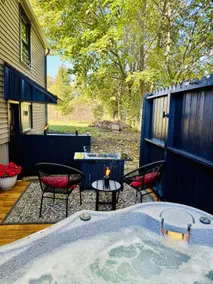 Romantic Suite Private Hot Tub - Image 5