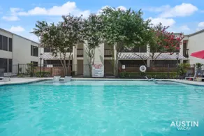 Spacious 2 Apt Combo Sleeps 12 Pool and Pets - Image 4