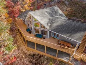 Hot tub, prime leaf peeping and more! Gorgeous 4BR - Image 4