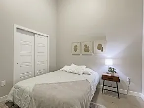 Large 1 Bed apt in the Heart of Downtown - Image 4