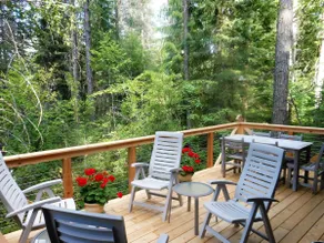 Tranquil Creekside Cabin - Image 3