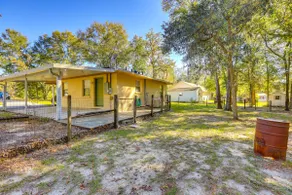 Williston Home w/ Yard: 6 Mi to Devil’s Den Spring - Image 3