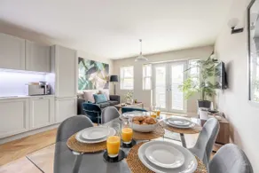 Modern 2 Bed Oasis - Private parking & Garden - By Tempstay - Image 4