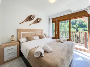 Large apartment in the village of Pal 8PAX+Parking - Image 3