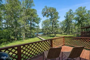 Blue Heron Lakefront Cabin on Caddo Lake Dock - Image 2