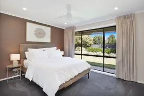 Bella Vista - Mansfield - Sleeps 8 - Image 2