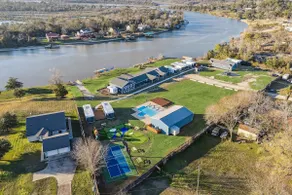 【Waterfront Home Boat Ramp Dock Pool & b-ball】 - Image 2
