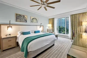 Beachfront Apt w/ Stunning Views - Image 3