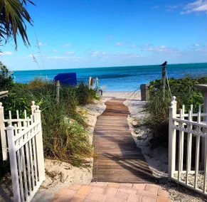 Beachfront Apt w/ Stunning Views - Image 4