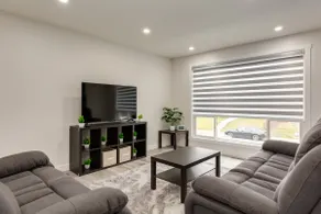 Brand New 3BR Upper Suite | Fast Wi-Fi | Free Prkg - Image 2