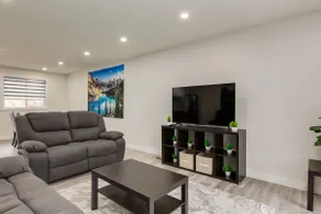 Brand New 3BR Upper Suite | Fast Wi-Fi | Free Prkg - Image 4