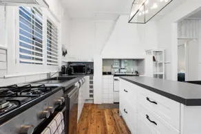 Johnno's Cottage - Prime Location - Sleeps 4 - Image 3