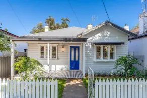 Johnno's Cottage - Prime Location - Sleeps 4 - Image 2